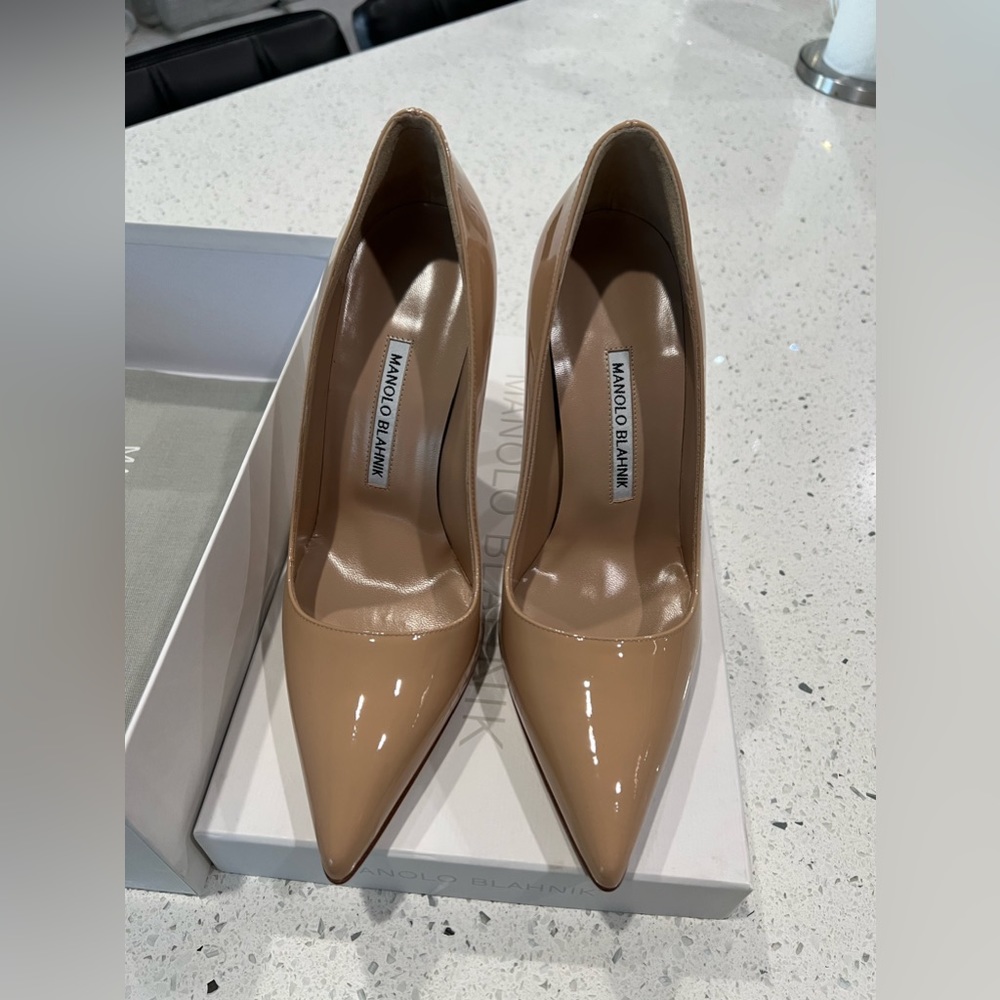 Manolo blahnik pumps beige size 38 brand new!